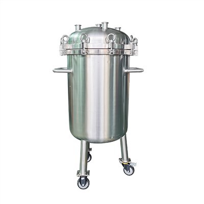 Ruostumattomasta teräksestä valmistettu tyhjiösäiliö